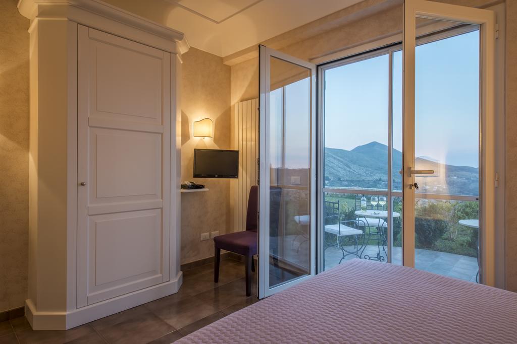 Collina Degli Ulivi B&B Итри Экстерьер фото
